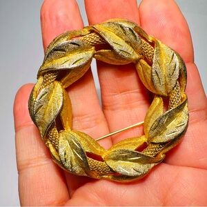 VTG. Kramer, Pin/Broach Wreath, Gold Leaves, Gold Mesh Ring, Signed